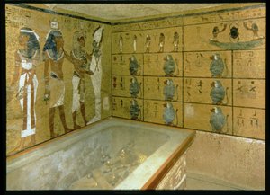 新王国のツタンカーメンの墓の埋葬室（写真） 作： Egyptian 18th Dynasty