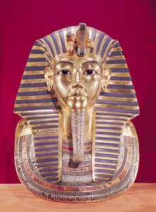 ツタンカーメンの葬式のマスク（紀元前1370〜1352年）紀元前1336〜1327年、ニューキングダム（半貴石がちりばめられた金） 作： Egyptian 18th Dynasty