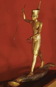 平らな船の上に立ち、銛を投げるトゥテンカムン（ギルド材） 作： Egyptian 18th Dynasty