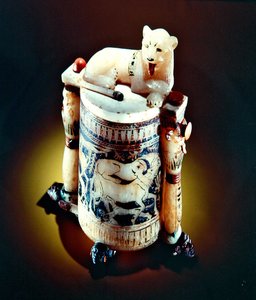 新しい王国のツタンカーメンの墓からの、王がライオンの姿で描かれた不明瞭な壺（アラバスター塗装）（148194も参照）