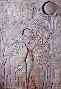 太陽神アトンを崇拝するイケナトン王とネフェルティティ王妃のローレリーフ 作： Egyptian 18th Dynasty