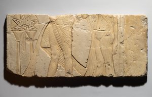提供シーンを描いたレリーフ。新王国テルエルアマルナ、紀元前1353-1336年頃（石灰岩）