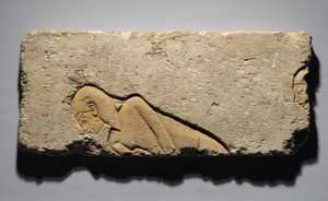 お辞儀をする2人の男性を描いたレリーフ、テルエルアマルナ、ニューキングダム、紀元前1352-1336年（石灰岩）