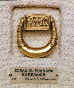 ホーレムヘブ将軍の印章付きリング（c.1323-1295 BC）ニューキングダム（ゴールド）