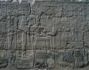 レリーフ、カルナック神殿大列柱室内壁、神々への供物の場面（ユネスコ世界遺産リスト 作： Egyptian 19th Dynasty