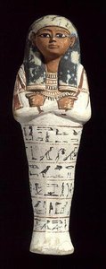 新王国時代のテーベ、デイル・エル・メディナのネクロポリスの労働者「セネジェムのシャブティ」（石灰岩に顔料を混ぜたもの） 作： Egyptian 19th Dynasty