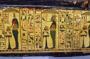 紀元前1100年頃、新王国時代にデイル・エル・バーリで発見されたとされるネシームンのミイラの外棺底部の詳細（彩色された木材 作： Egyptian 20th Dynasty