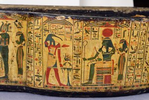 紀元前1100年頃、新王国時代にデイル・エル・バーリで発見されたとされるネシームンのミイラの外棺底部の詳細（彩色された木材