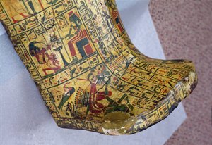 ヌシヤムンのミイラの外棺の詳細（新王国時代、紀元前1100年頃、デイル・ドル・バーリで発見された可能性がある）（彩色済み木材 作： Egyptian 20th Dynasty