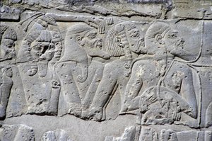 ラムセス3世の戦いにおける「北の囚人」を描いたレリーフ、メディネト大神殿（石材