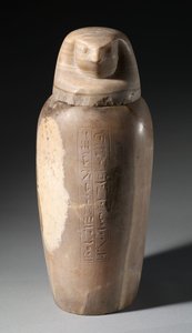 ファルコンの頭を持つ天蓋の瓶、紀元前664-525年 作： Egyptian 26th Dynasty