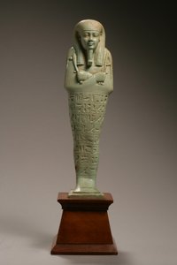 ネフェリブレシネイスのウシャブティ図、王朝後期、アマシスの治世、紀元前570〜526年（ファイエンス）