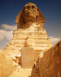 スフィンクス、チェフレン王の治世、旧王国、およびツトメス4世の夢の碑（紀元前1419〜1386年）の新王国