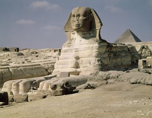 紀元前2600〜2500年、キングダムチェフレンの治世、旧王国時代のスフィンクスの北東からの眺め