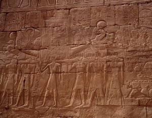 エジプトの古代遺跡：ルクソールのカルナック神殿のレリーフ 作： Egyptian Egyptian