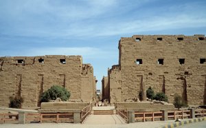 エジプトのアンティーク：カルナック神殿の眺め。エジプト 作： Egyptian Egyptian