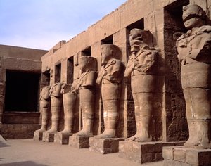 エジプトのアンティーク：カルナック神殿の眺め。エジプト 作： Egyptian Egyptian