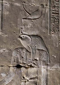 破壊された王冠を持つホルス、エドフのホルス神殿 作： Egyptian Egyptian