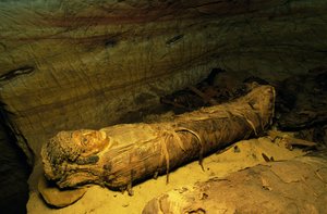 ミイラ、黄金のミイラの谷、バハリヤ オアシス、ギザ、エジプト。 エジプト文明 作： Egyptian Egyptian