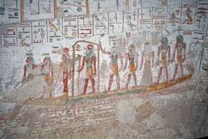 ラムセス9世の墓、船の上のラー神のヒエログリフ、ルクソール 作： Egyptian Egyptian