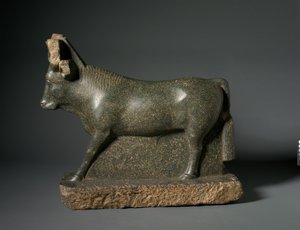 アピスブル、紀元前400〜100年（蛇紋岩） 作： Egyptian Ptolemaic Period