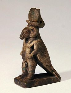 雄羊の頭、小人の体、鷹の背中を持つ複合神（ファイエンス 作： Egyptian Ptolemaic Period