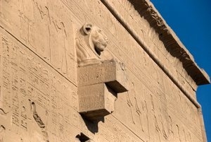 エジプトのアンティーク：ライオンヘッド・ガーゴイル（エジプト、デンデラのハトホル神殿 作： Egyptian Ptolemaic Period