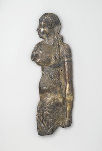 おそらく紀元前1世紀の女性像を描いたパネル（金メッキの打ち出し銀） 作： Egyptian Ptolemaic Period