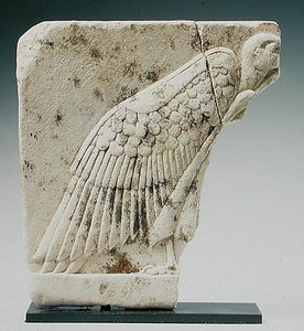 ハゲタカを描いたレリーフ（石灰岩） 作： Egyptian Ptolemaic Period