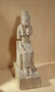 Medamud（石灰岩）からの女神Rattawyの像 作： Egyptian Ptolemaic Period
