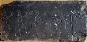 エジプト古代石：蓮の花の押し花を表現した低浮き彫りの石灰岩板（浮き彫り）、紀元前8～7世紀