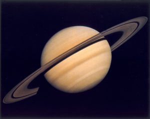 ボイジャー1号が撮影した土星とその環 作： Nicolas d