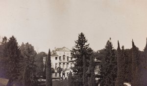 Friuli-Venezia Giuliaにおける第一次世界大戦のアルバム：Soreschiano Manzanoの戦争病院の17人が住んでいたVilla Brazzàの風景、教会の塔から撮影、1916年04月01日(モノクロ写真) 作： Elena Bianconcini