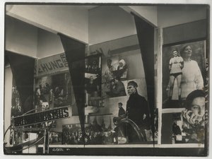 ケルン国際プレス展示会でのソビエトパビリオンの内部 作： Eliezer Markowich Lissitzky