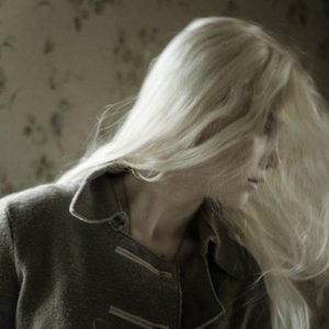 ゲッティング・アウェイ』2015年（スクリーンプリント） 作： Elinleticia Högabo