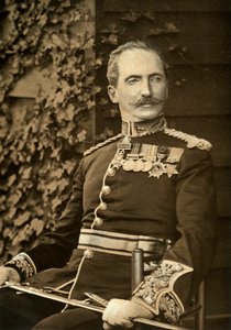 「少将 A. フィッツロイ ハート、C.B.」、1900 年。 作： Elliott and Fry