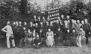 ウィリアム・モリスとハマースミス社会主義連盟、1885年頃（bw写真） 作： Emery Walker