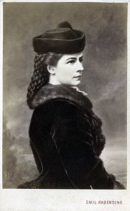 エリザベート・ドゥ・ヴィッテルスバッハ（1837-1898）の肖像（シシィ）、オーストリア皇后（1854-1898）およびハンガリー王妃（1867-1898）、ネエ・ダッチェス・イン・バビエール。EMPRESS ELISABETH OF AUSTRIA） エミール・ラベンディング（1823-1886）の工房で撮影。 作： Emil Rabending