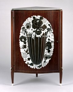 コーナーキャビネット、c.1923（象牙の象眼細工が施されたマホガニーのキングウッド単板） 作： Émile Jacques Ruhlmann
