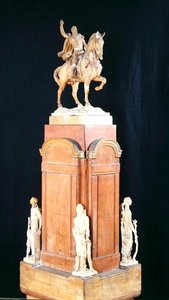 カルロスマリアデアルベア将軍の記念碑の模型（1788-1852）（木と石膏）
