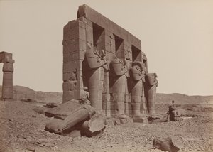 テーベ、ラマセウム神殿、粉々になった巨像、1870年代。
