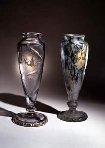 刻まれたインターカレルガラス花瓶、19世紀 作： Emile Galle