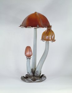 「ガレの錬鉄製マウント、トリプルオーバーレイガラステーブルランプ「Les Copin 作： Emile Galle
