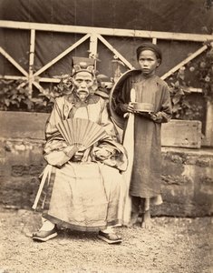 公式衣装を着た村長、コーチン中国、1866年。 作： Emile Gsell