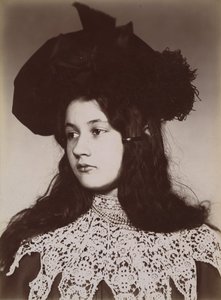 デニス・ゾラ 1900年。
