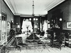 18 Addison Road：応接室、1890 作： English Photographer