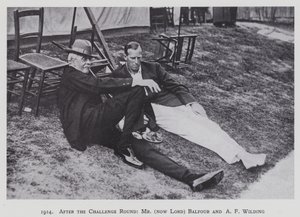 1914年、チャレンジ・ラウンドを終えて、バルフォア氏（現領主）とA・F・ワイルディング（モノクロ写真）
