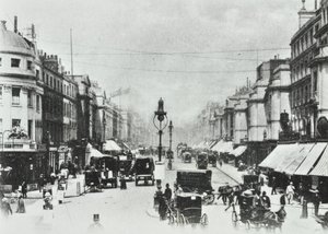 252-260 Regent Street、Westminster LB：北向きのオックスフォードサーカス、1890 作： English Photographer
