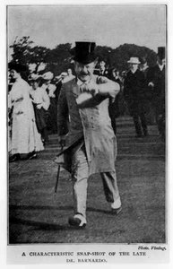 故バルナド博士（1845-1905）の特徴的なスナップショット（モノクロ写真 作： English Photographer