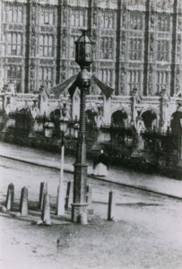 ロンドンの通りの交通信号 作： English Photographer